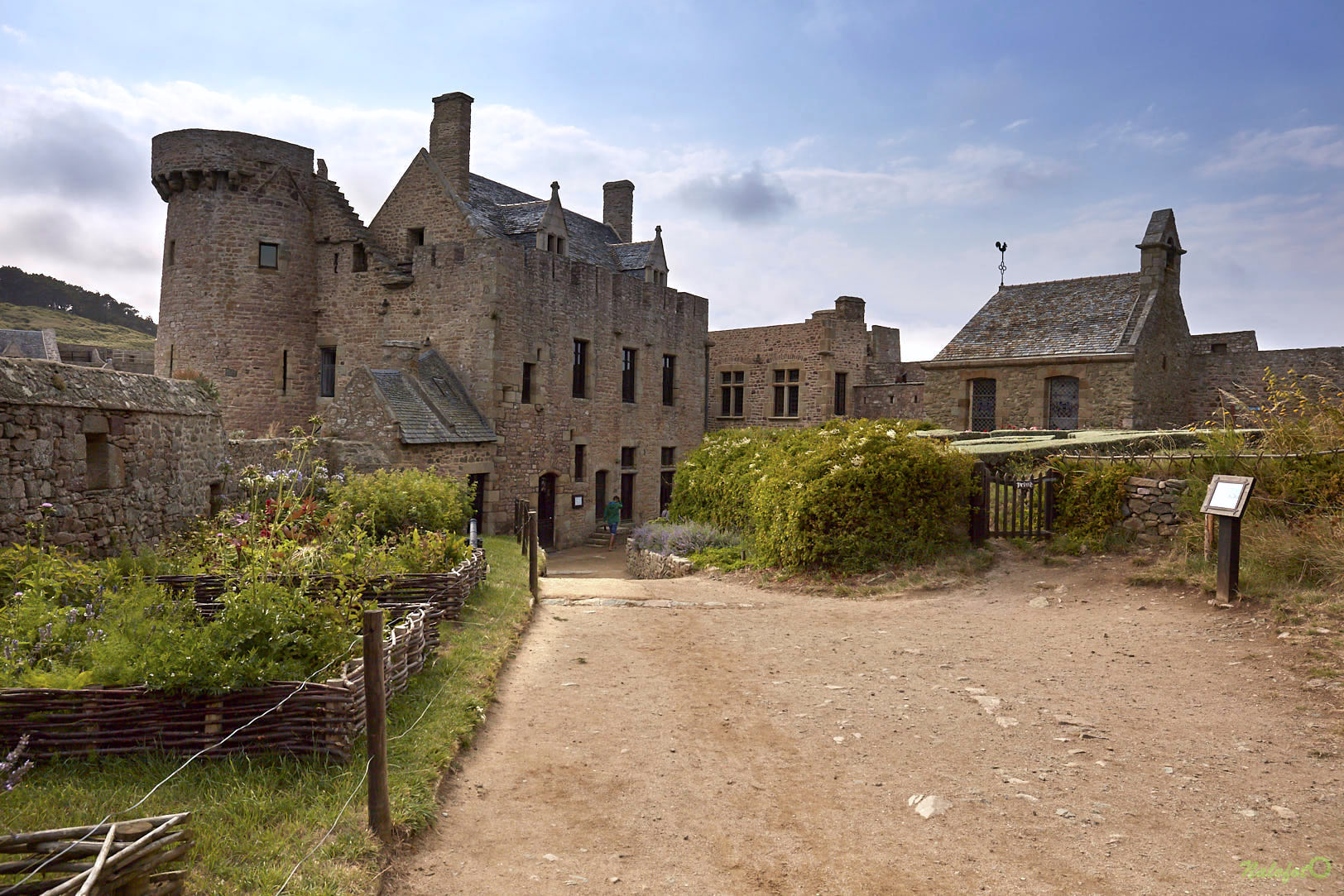 Photo du jour - Médiévales Fort la Latte - jardin du château